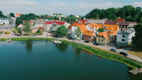 Talsi-Ciudad-De-Letonia-En-El-Mes-De-Junio