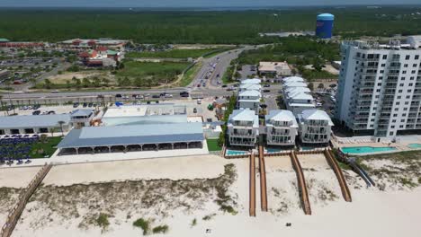 Vista-Aérea-Del-Restaurante,-Condominios-Y-Hotel-En-Orange-Beach-Alabama