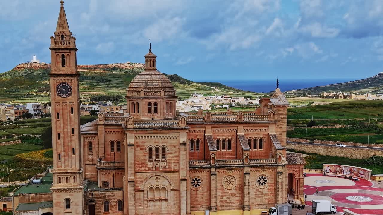 Visita al sito storico di Malta con vista sul paesaggio pittoresco