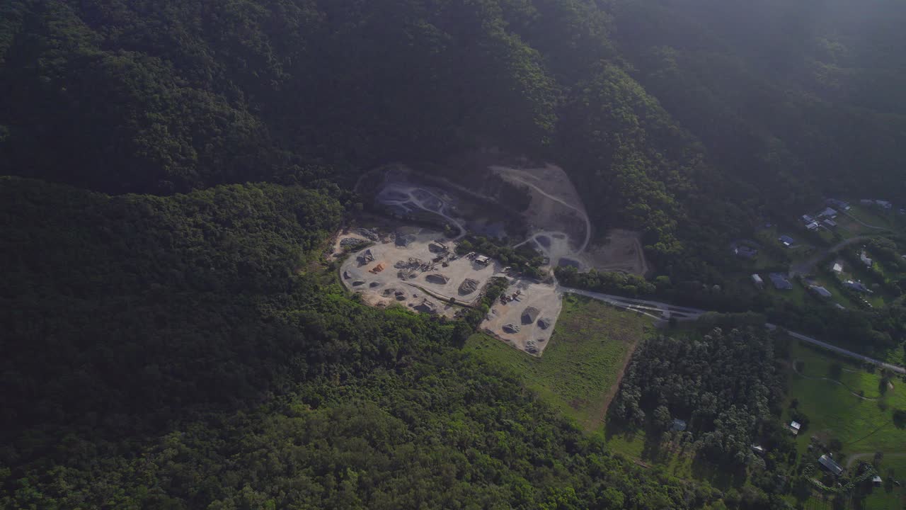 호주 퀸즐랜드 최북단의 포트 더글라스 근처에 밀집된 열대우림 산맥