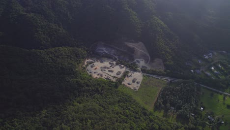 montañas densamente lluviosas cerca de port douglas en el extremo norte de queensland, australia