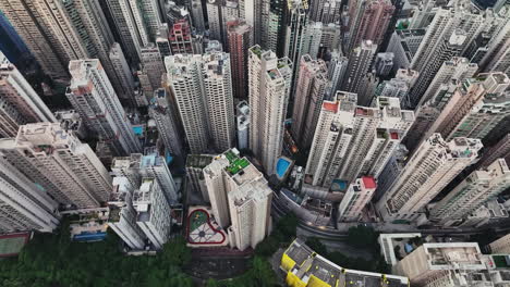 una vista aérea de una ciudad con edificios altos