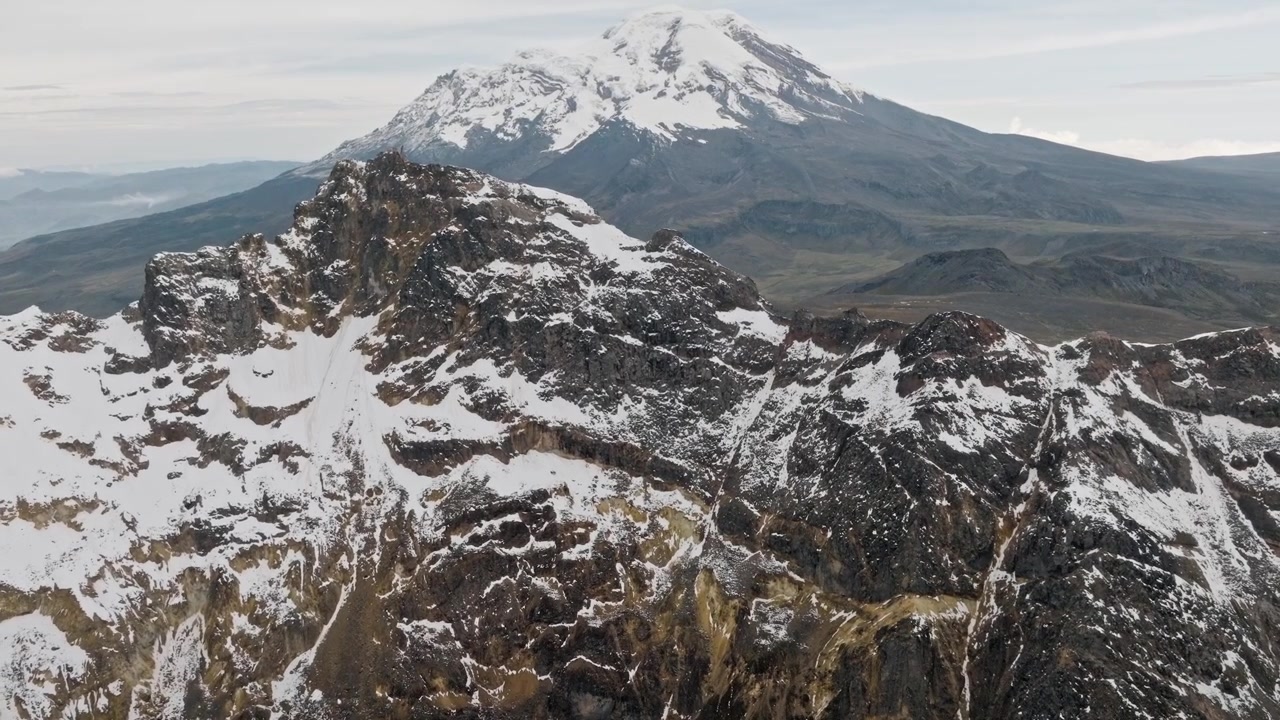 Riprese drone del vulcano Carihuairazo e Chimborazo in Ecuador