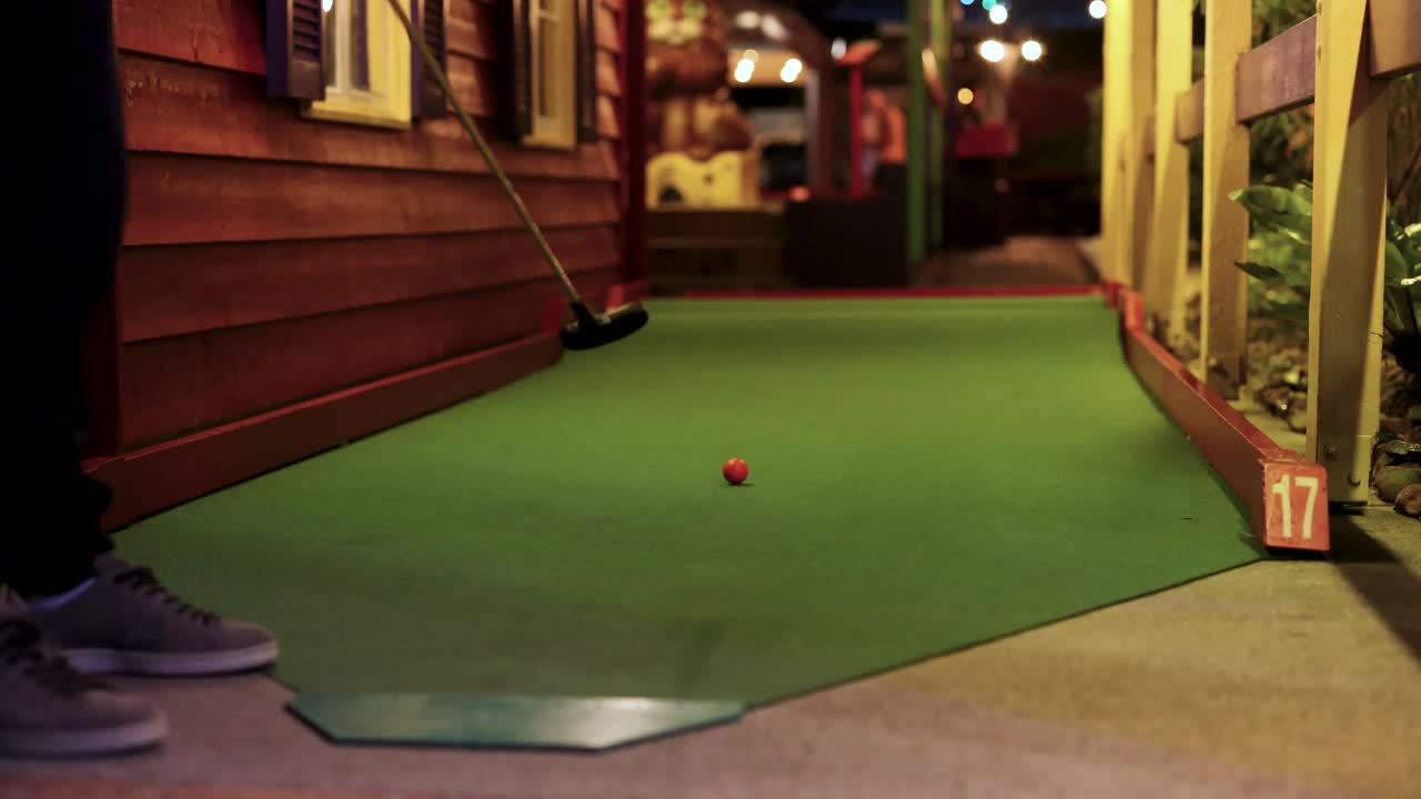 Minigolf di notte