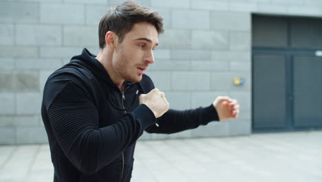 caja de entrenamiento de combate masculino