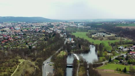 vista de drones de la ciudad de mladá boleslav en la república checa