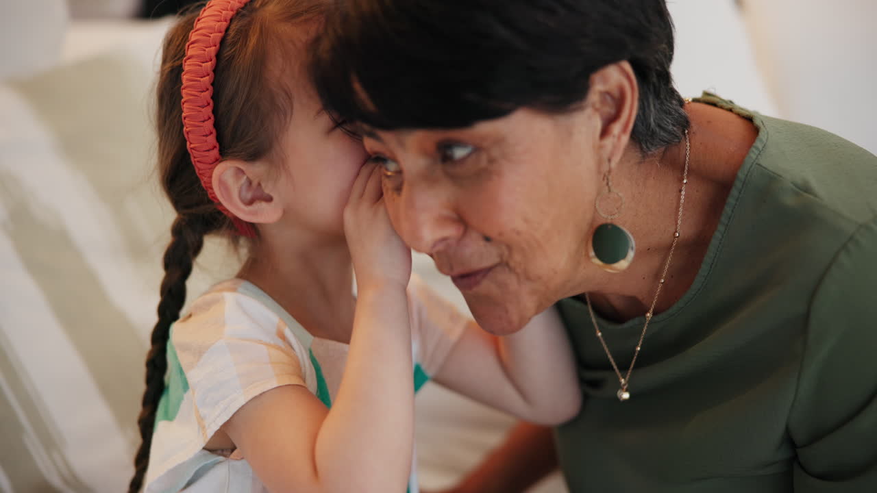 아이, 속삭임과 가정의 여성에 대한 비밀