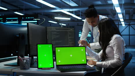 Employee-using-green-screen-devices-in-server-farm-used-for-automation