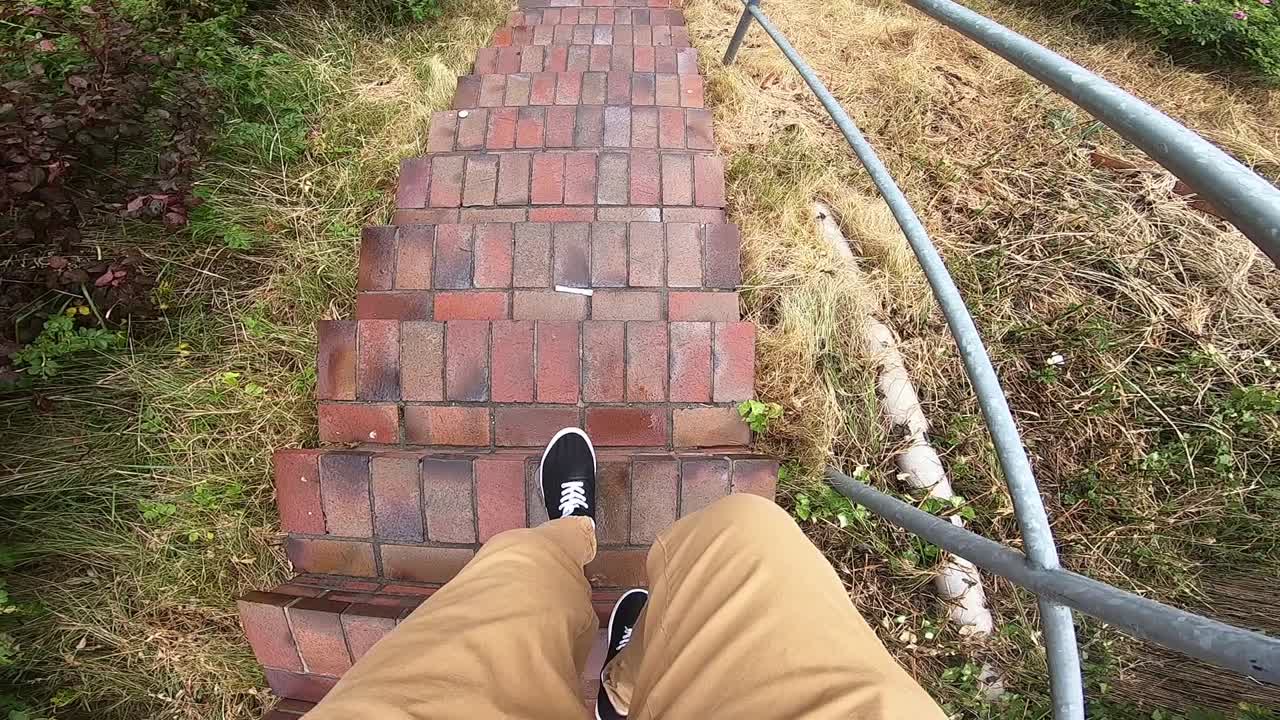 계단 내려가기: 슬로우 모션