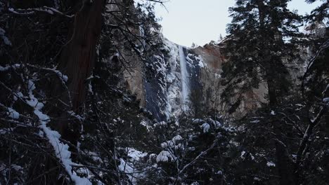 Yosemite-Brautschleier-Fällt-Im-Winter