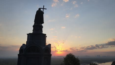 ukraine : monument to vladimir the great at dawn in the morning in kyiv