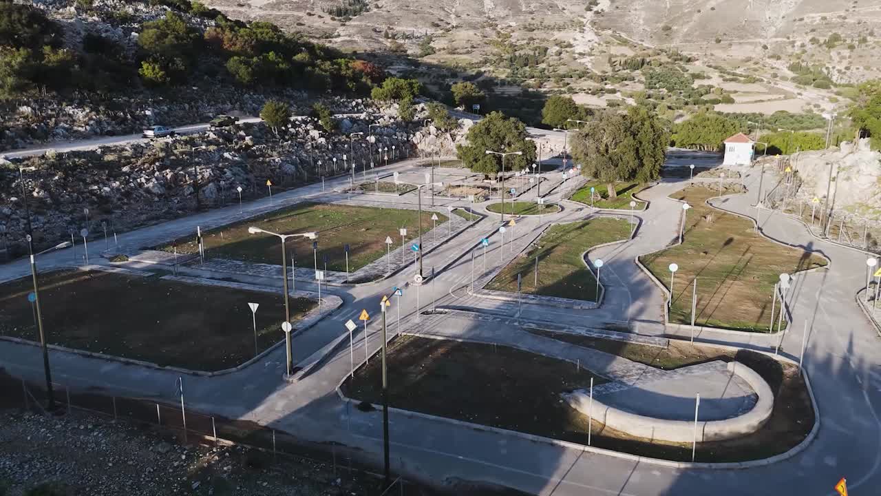 운전 학교 연습 구역의 공중 사진