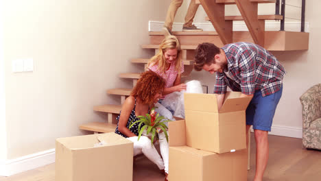 Smiling-friends-moving-boxes-together