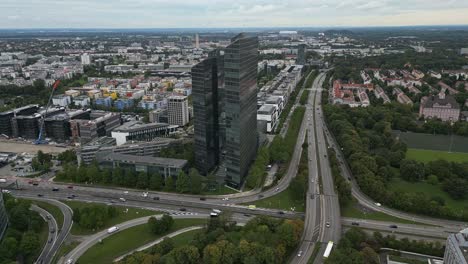 excitante vista de la ciudad de múnich desde las torres de oficinas más altas