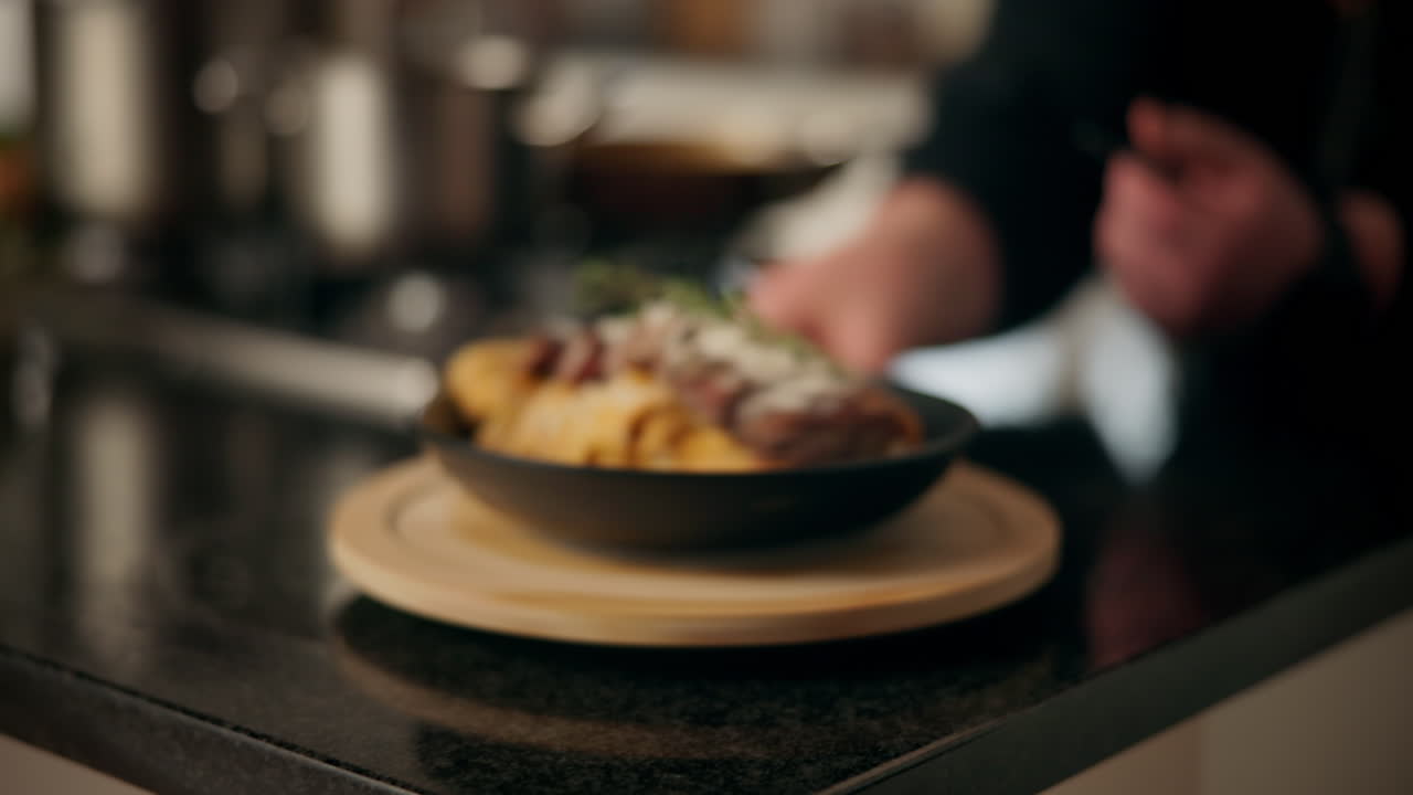米とジャガイモで美味しい焼き牛肉の料理