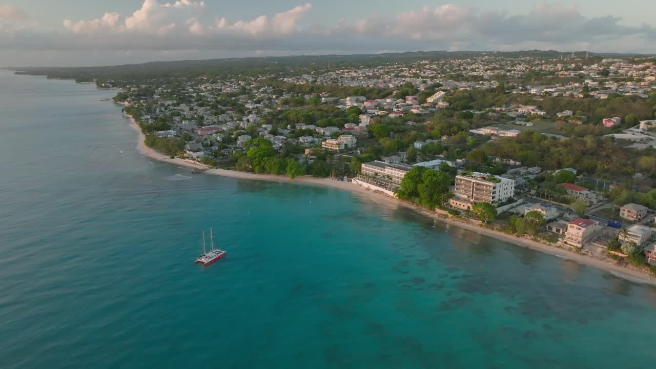 Pemandangan panorama garis pantai barat Barbados