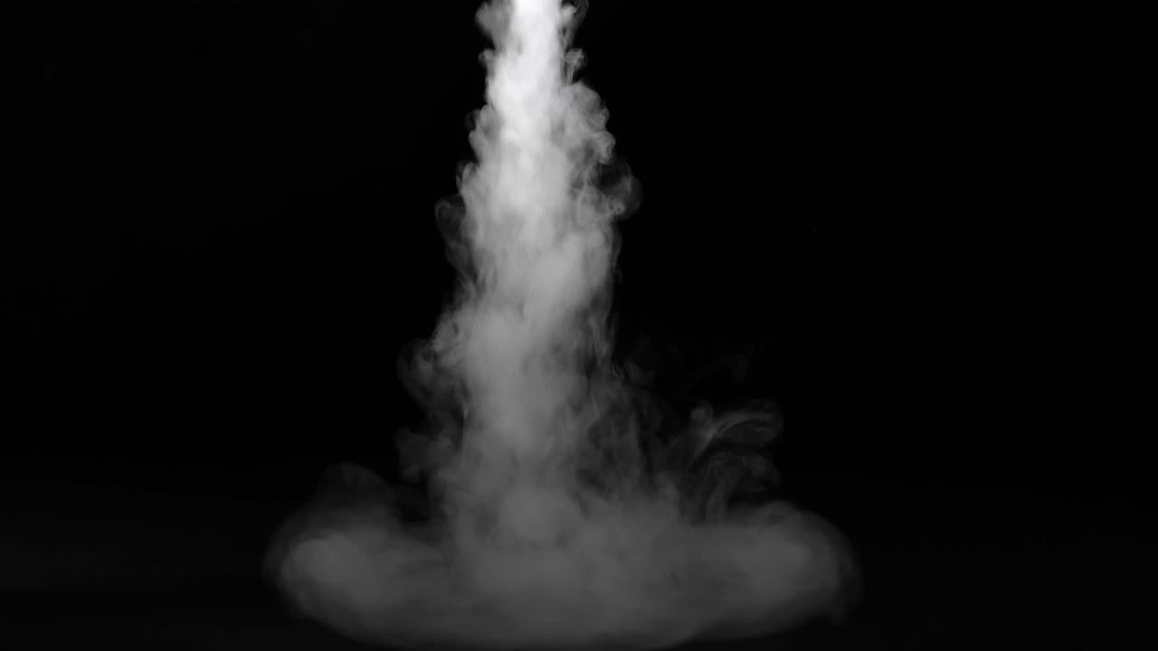 검은 바탕에 위에서 아래로 연기가 스프레이됩니다.