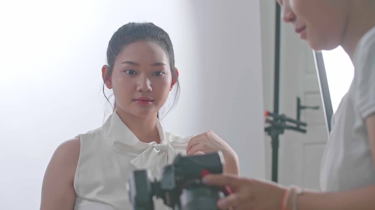 sesión de fotos de mujer en el estudio