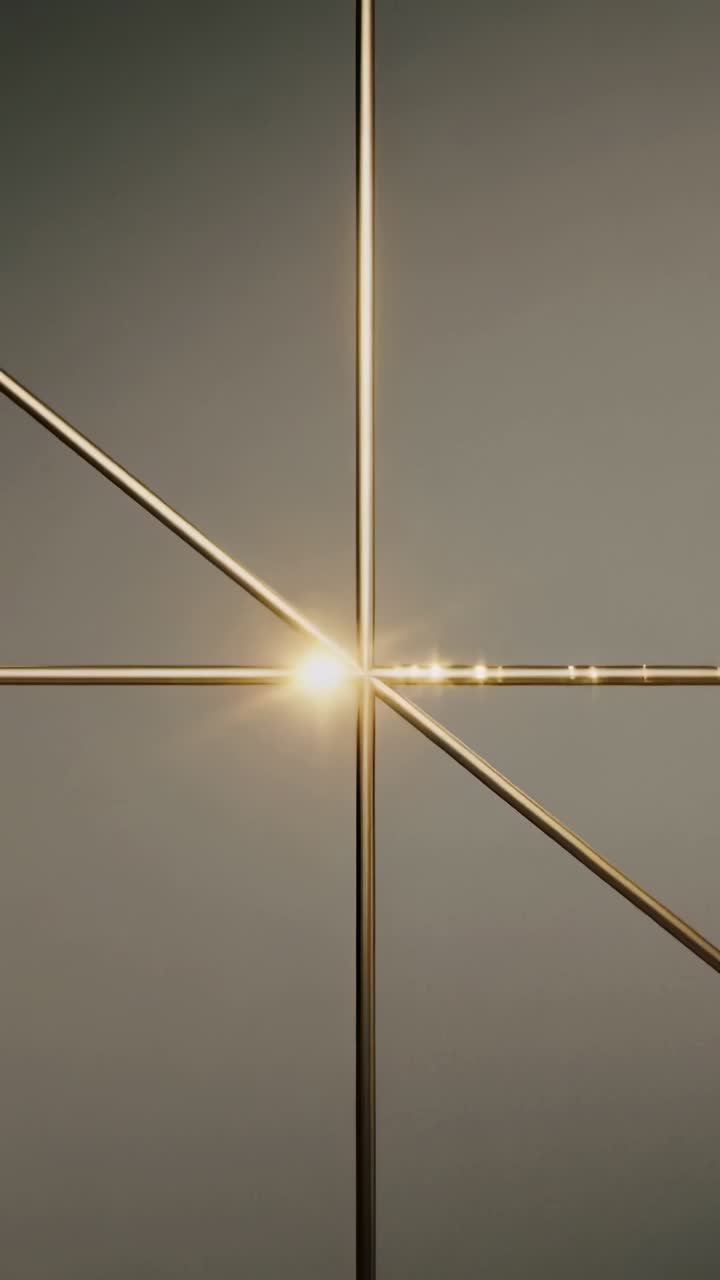 Punto luce in movimento che appare a destra, si muove attraverso barre d'oro, creando un'esplosione a stella per il marketing.