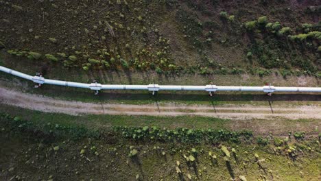 trans-alaska crude-oil pipeline carrying oil across alaska, from deadhorse to valdez, usa - top-down aerial view