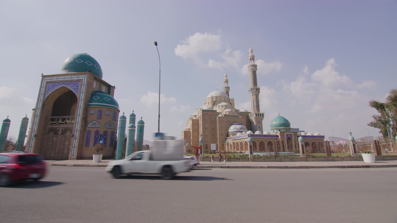 la hermosa mezquita de jalil khayat en erbil, irak