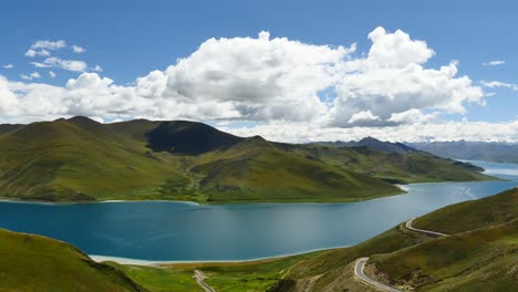 el lago de montaña yamdrok el himalaya el tíbet