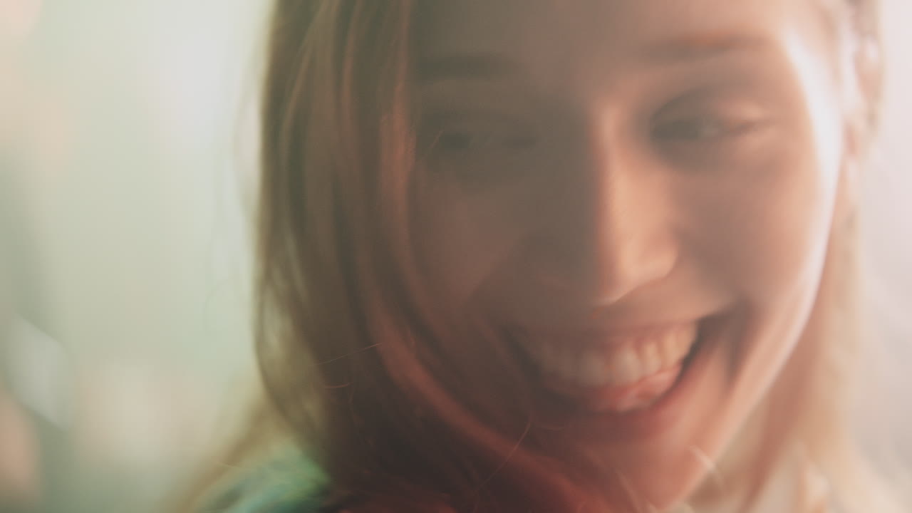 Смеющаяся женщина