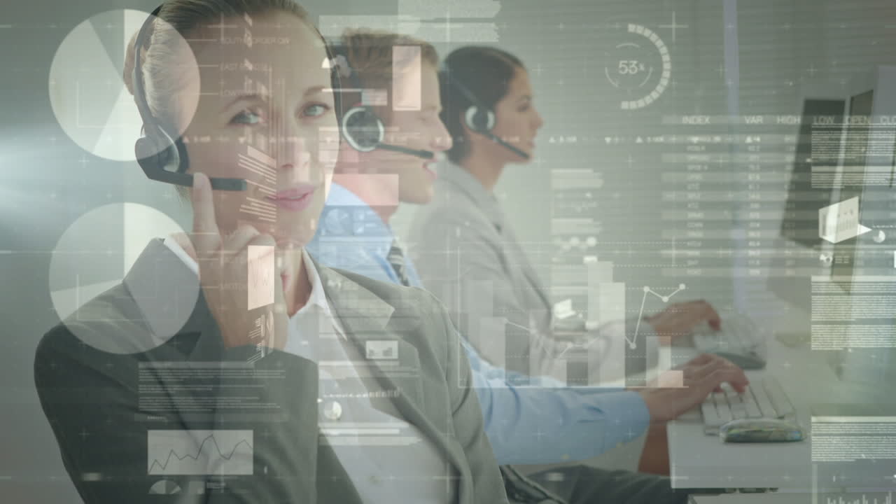 animación del procesamiento de datos financieros sobre diversas personas de negocios con auriculares