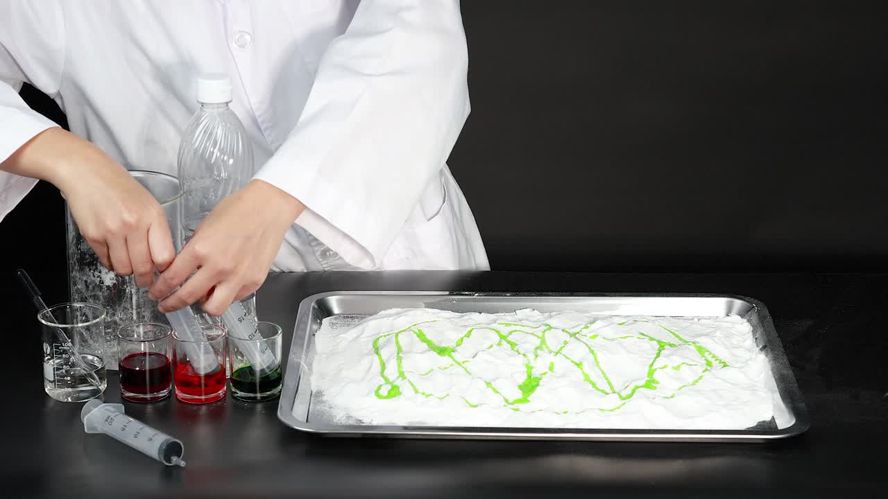 베이킹 소다, 식초 및 식품 염료에 대한 과학 실험