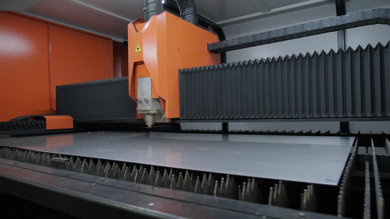 máquina de corte por láser cnc industrial moderna