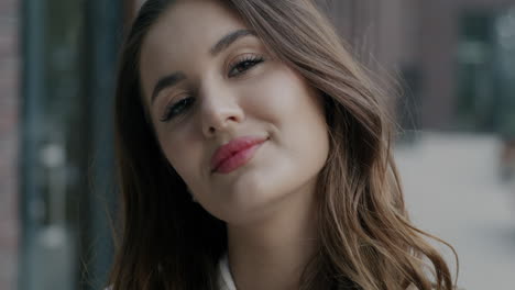 retrato de una mujer sonriente