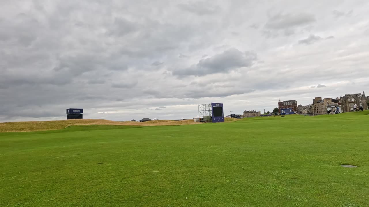 vista expansiva del paisaje histórico del campo de golf