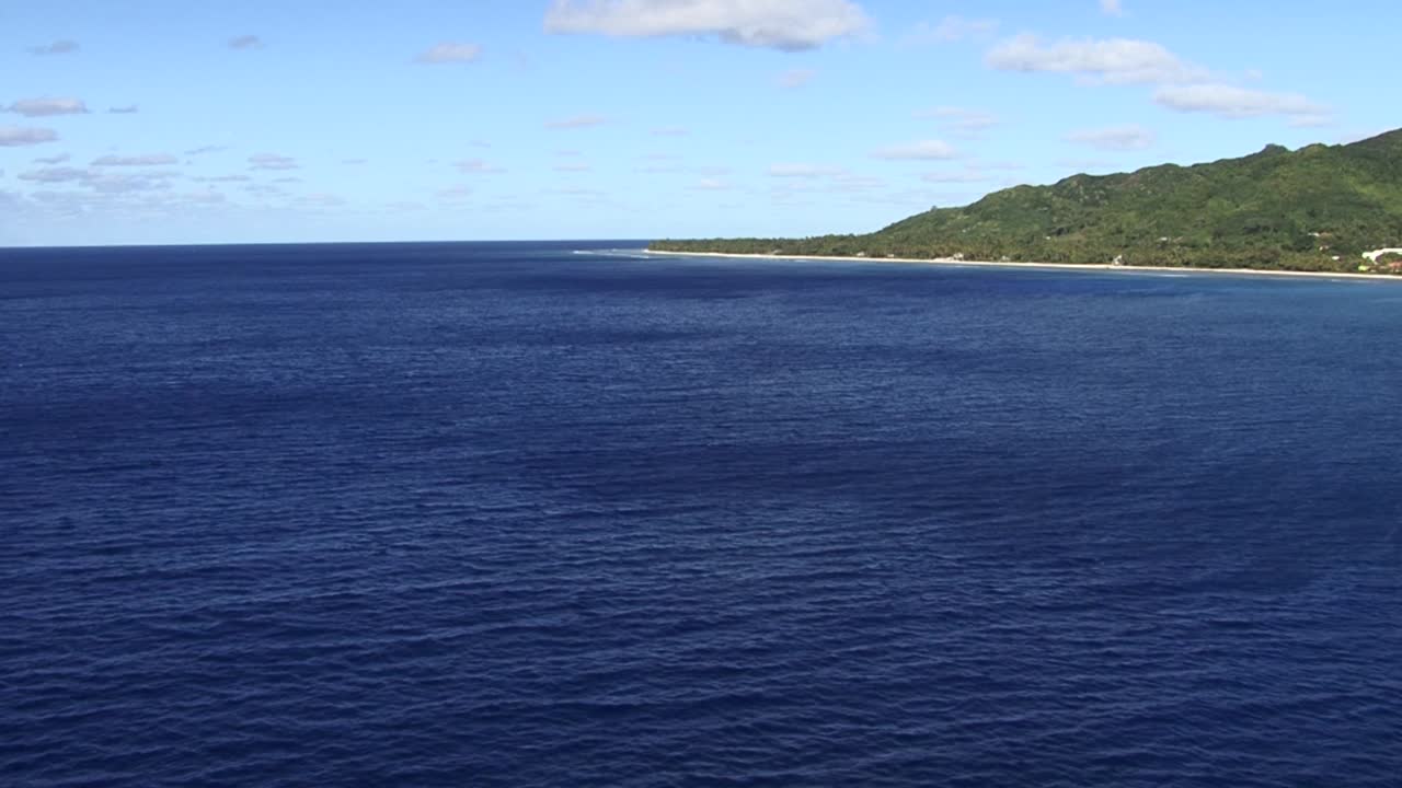 바다에서 본 라로통가 섬
