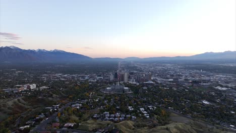 Gran-Angular-De-Salt-Lake-City-Al-Atardecer,-Utah-En-EE.UU.