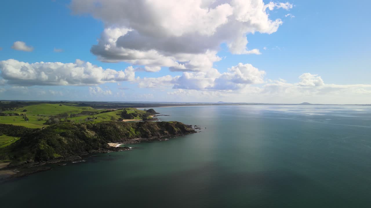 뉴질랜드 북섬 지역의 만의 반사