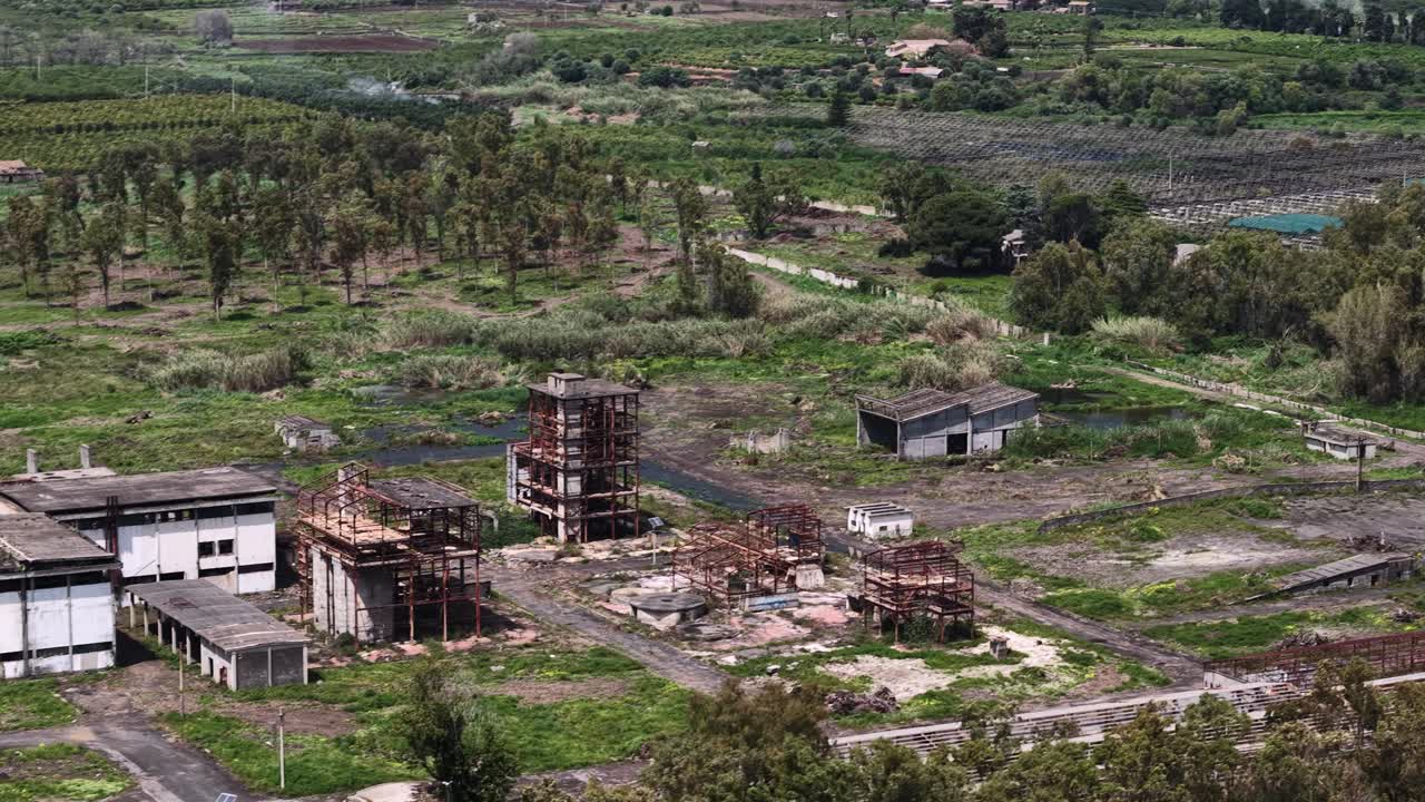 Struktur Usang Di Lahan Pertanian Pedesaan Di Sisilia, Italia. Bidikan Drone Udara
