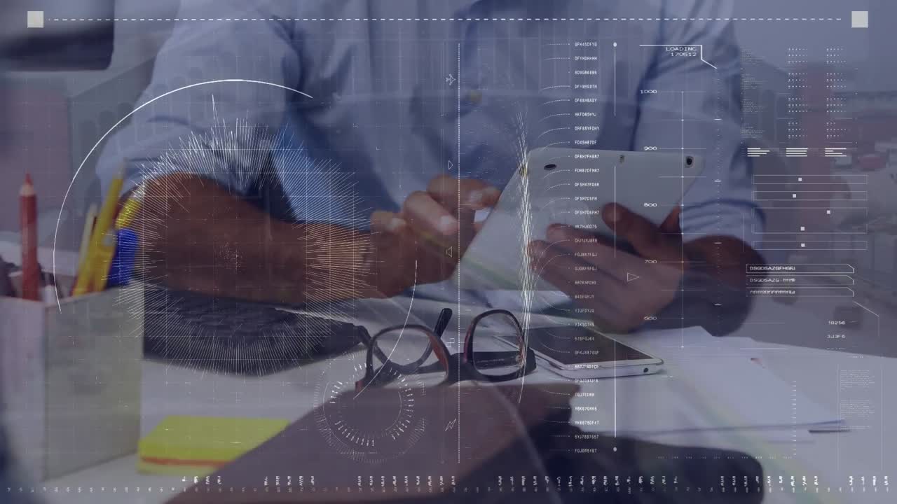 animación del globo y procesamiento de datos sobre empresario biracial usando una tableta.