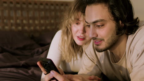 Happy-couple-on-bed