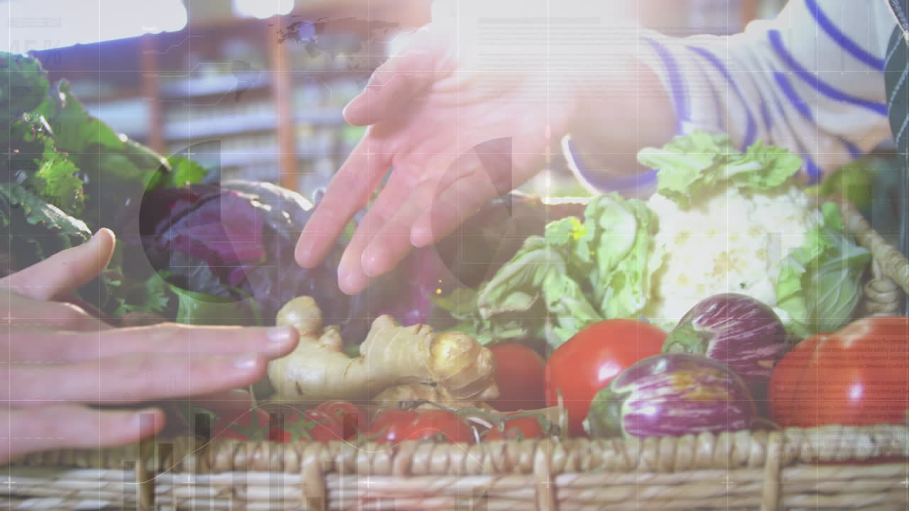 анимация финансовых графиков над руками кавказского продавца и клиента в продуктовом магазине