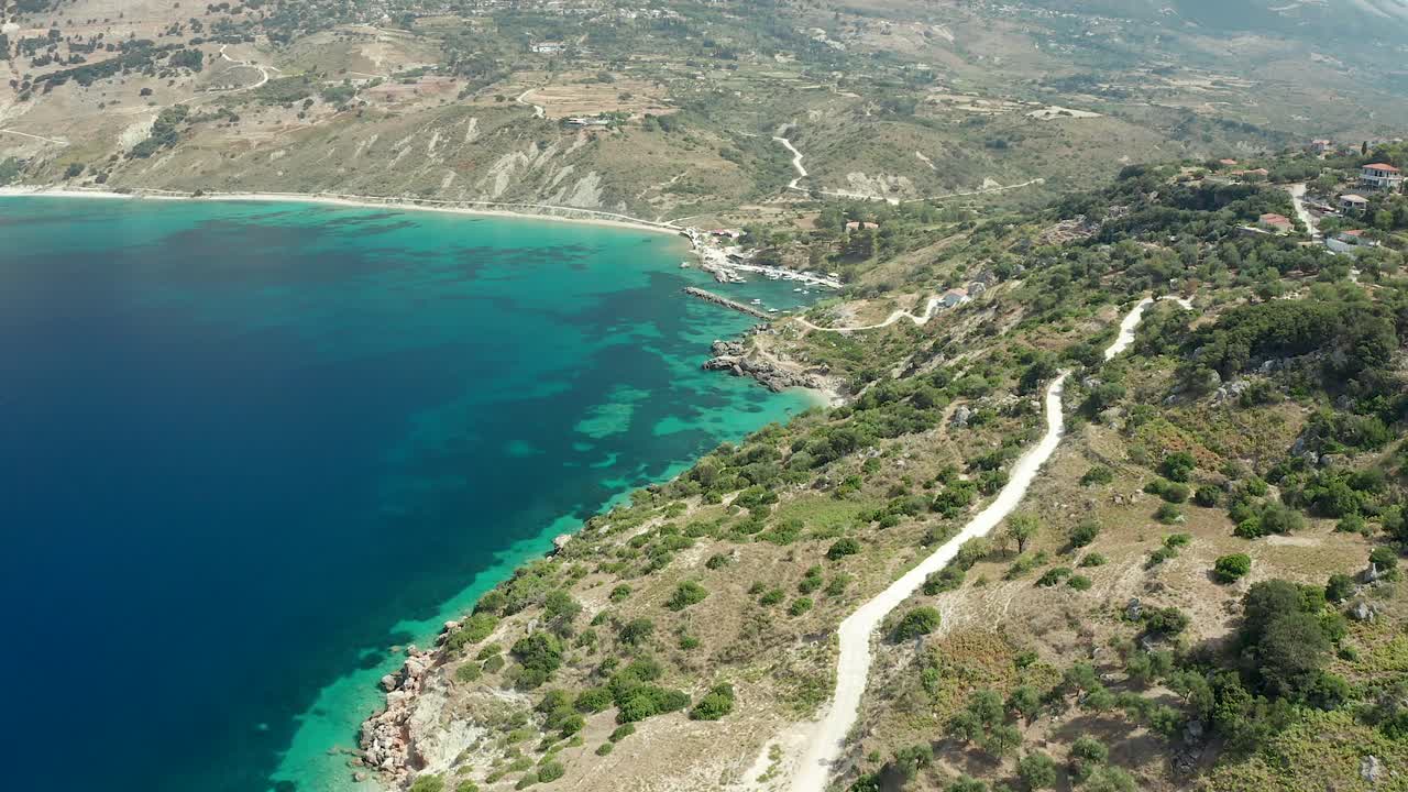 hermoso paisaje elevado de la playa de agia kiriaki en la isla de kefalonia, grecia