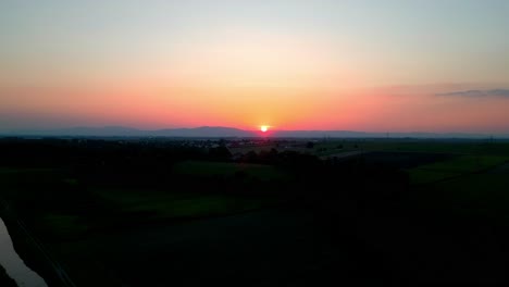 Sonnenuntergang-über-Malerischer-Landschaft---Drohnenaufnahme-Aus-Der-Luft