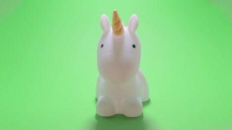 juguete unicornio figurita divertida aislado cromakey maqueta de espacio de copia