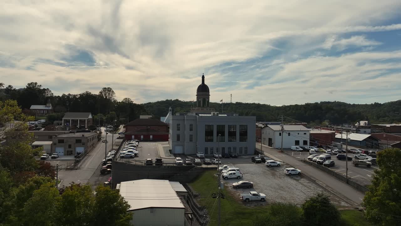 Cloudy day over Murphy North Carolina courthouse