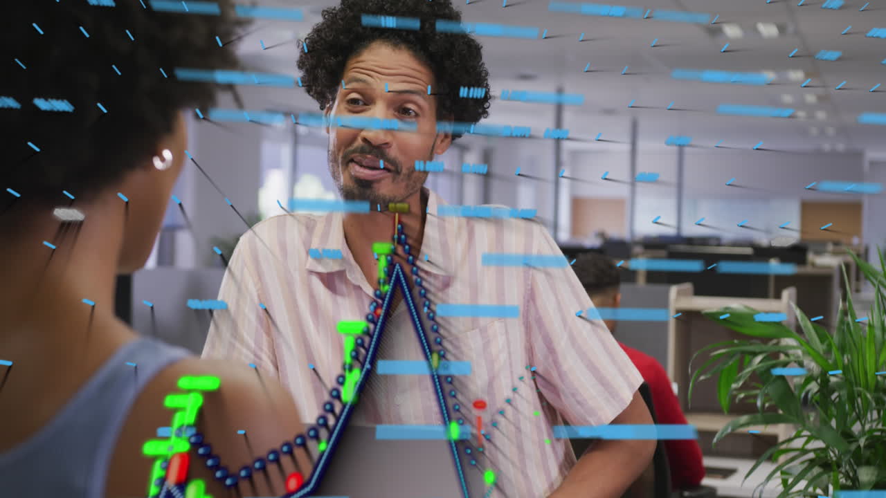 animación del procesamiento de datos sobre diversas personas de negocios en la oficina