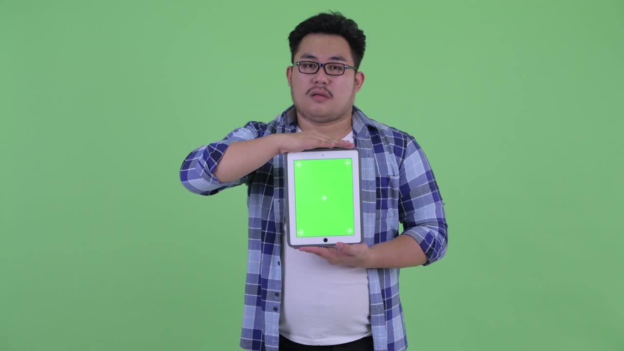 멋진 젊은 과체중 아시아 스터 남자