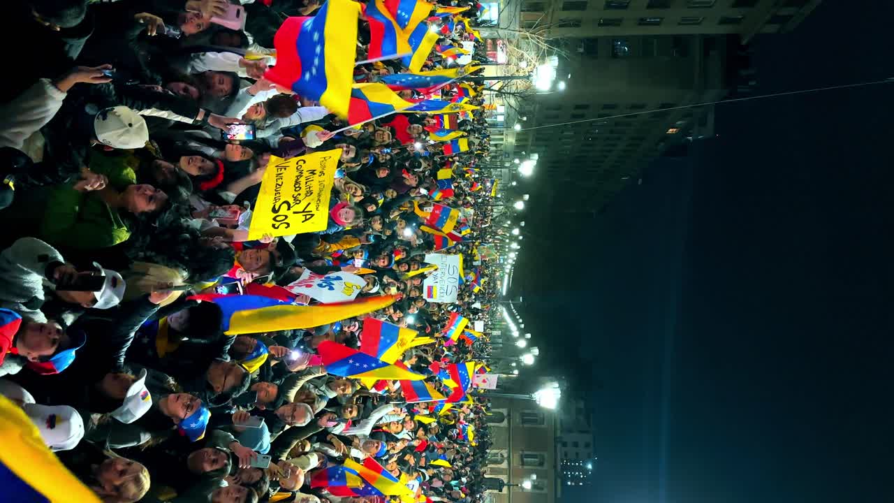 Venezuelans riot against the dictator, night in Santiago de Chile - Vertical view