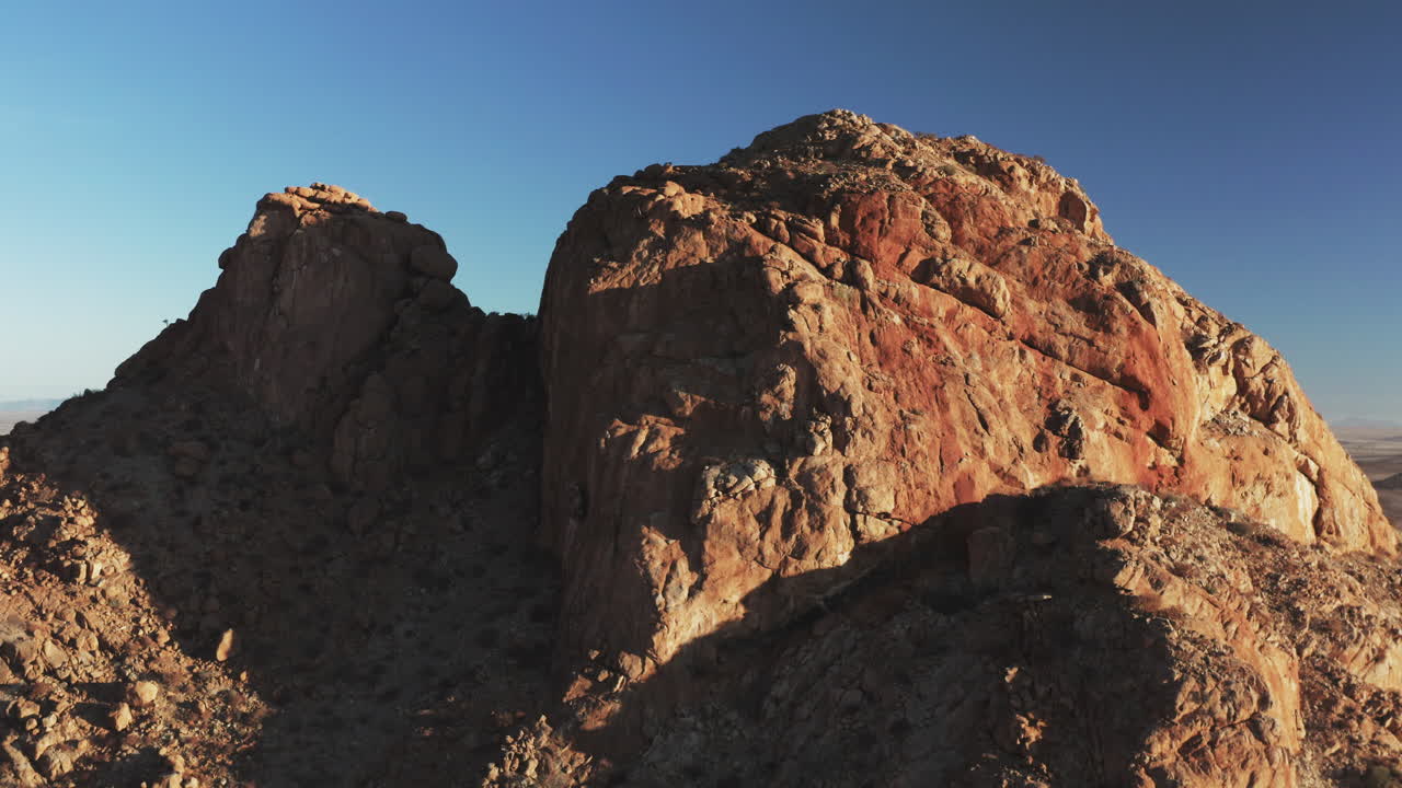 Imponente picco di granito dello Spitzkoppe in Namibia, Africa.