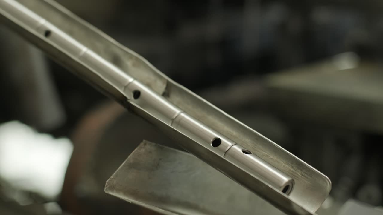 corte de tuberías de acero inoxidable, la sierra de banda para corte industrial de la tubería de metal inoxidable y el uso de la calefacción del refrigerante. la herramienta industrial.