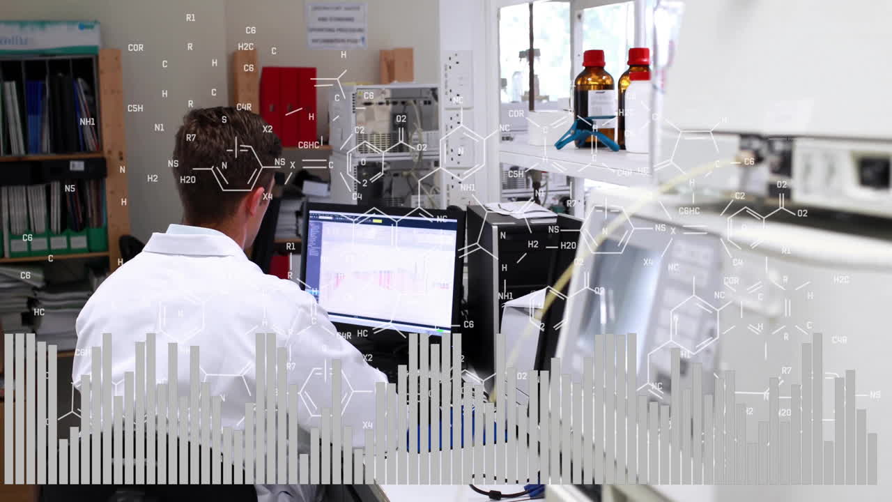 animación del procesamiento de datos sobre un científico caucásico en el laboratorio