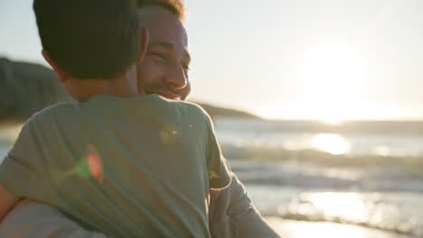 Papá,-Niño-Y-Abrazo-En-La-Playa-Con-Puesta-De-Sol